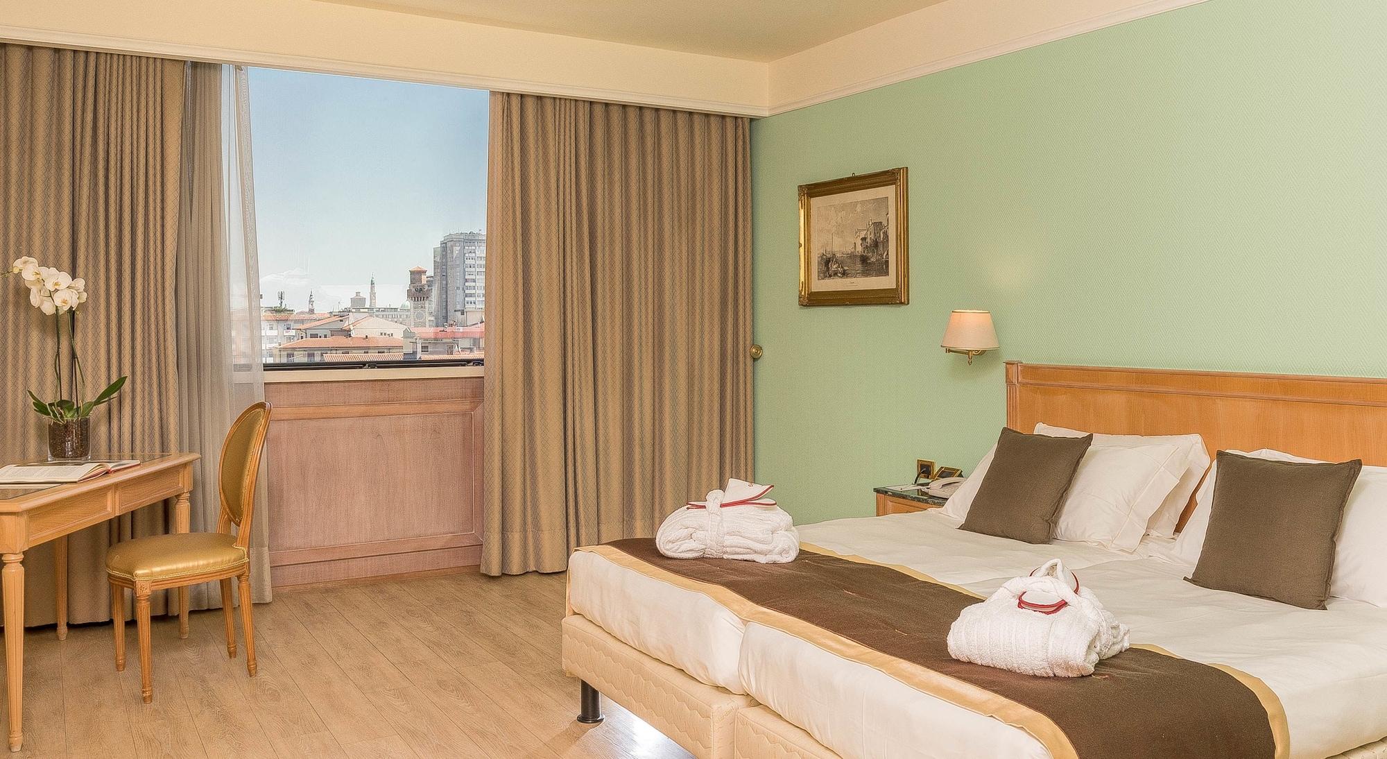 Shg De La Hotel 4*