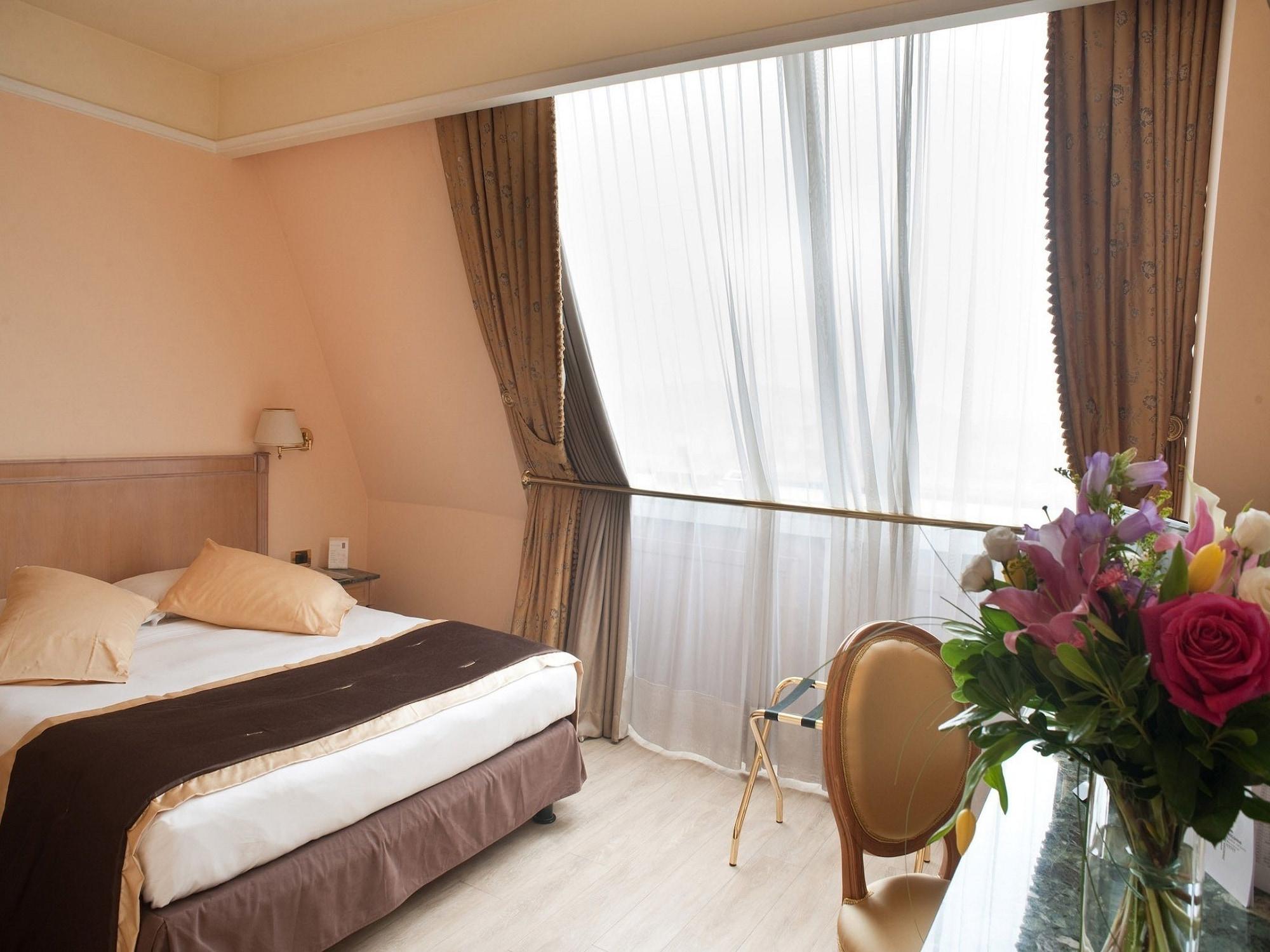 Shg De La Hotel 4*