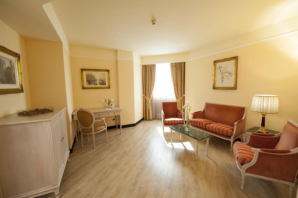 Hotel Shg De La