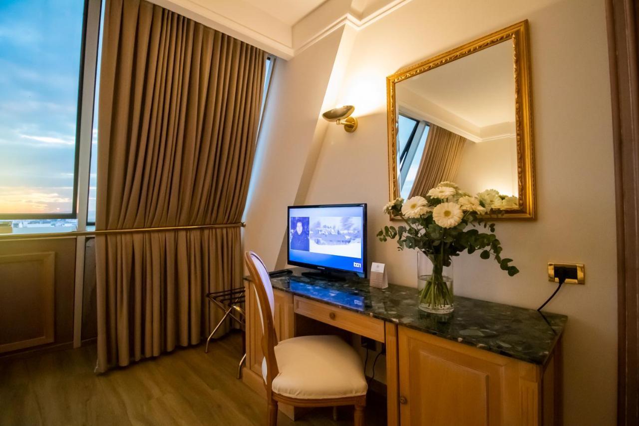 Shg De La Hotel