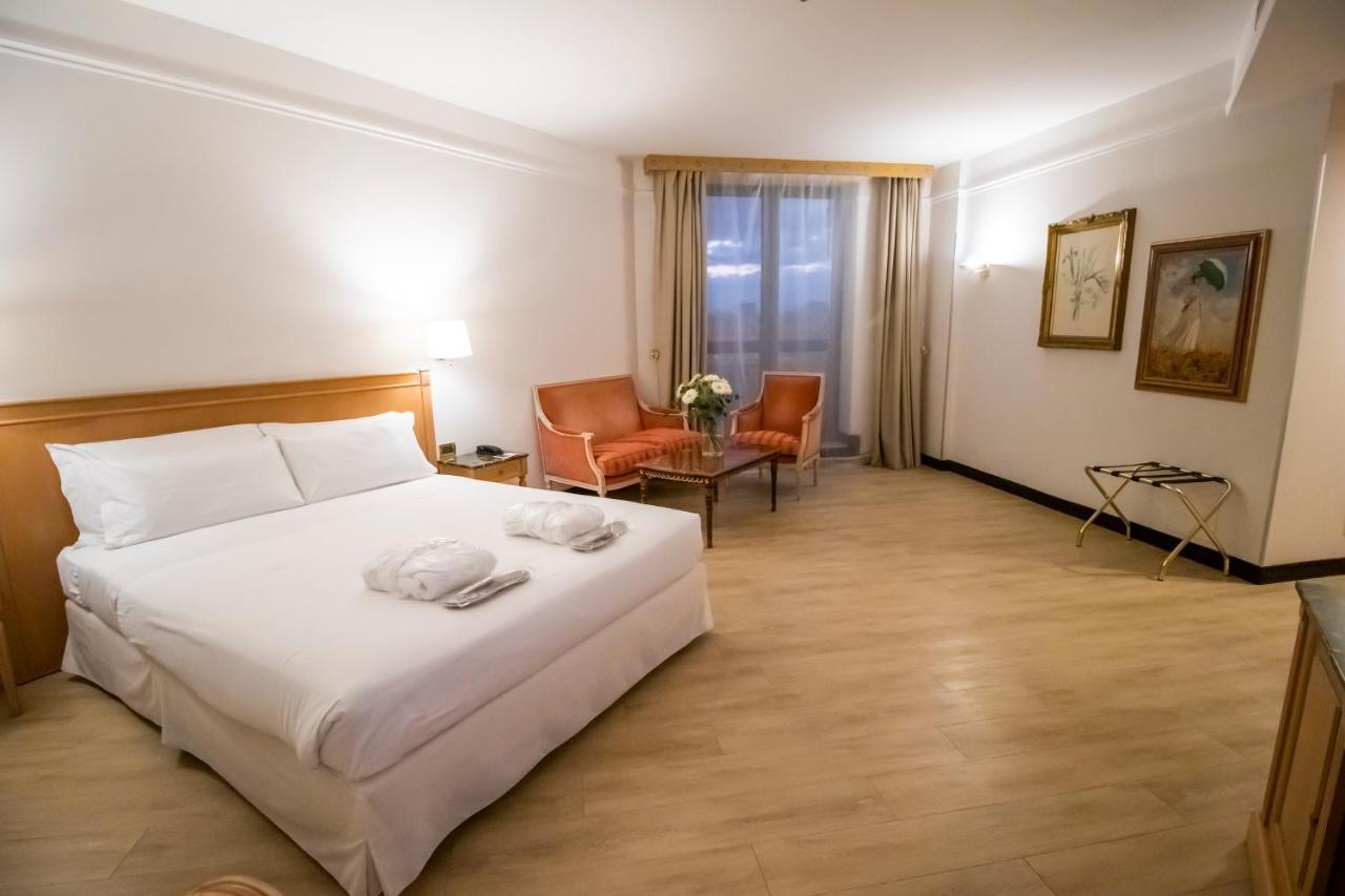 Shg De La Hotel 4*