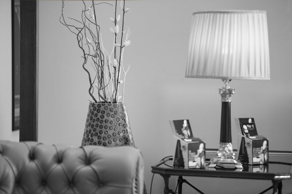 Shg De La Hotel