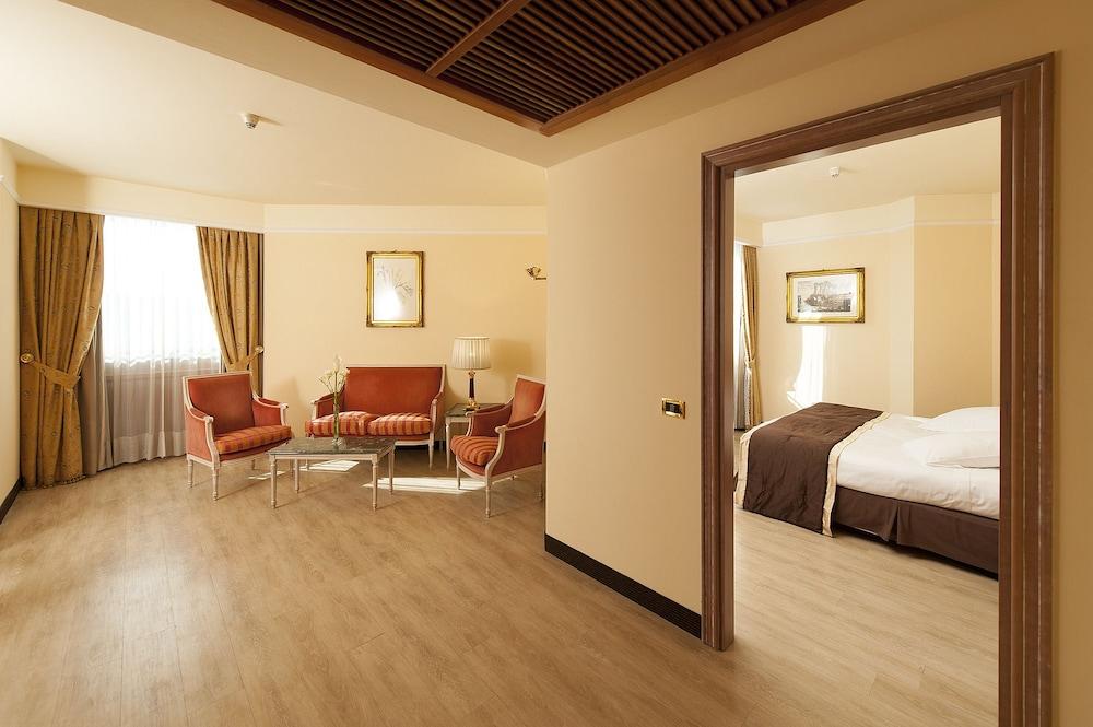 Shg De La Hotel