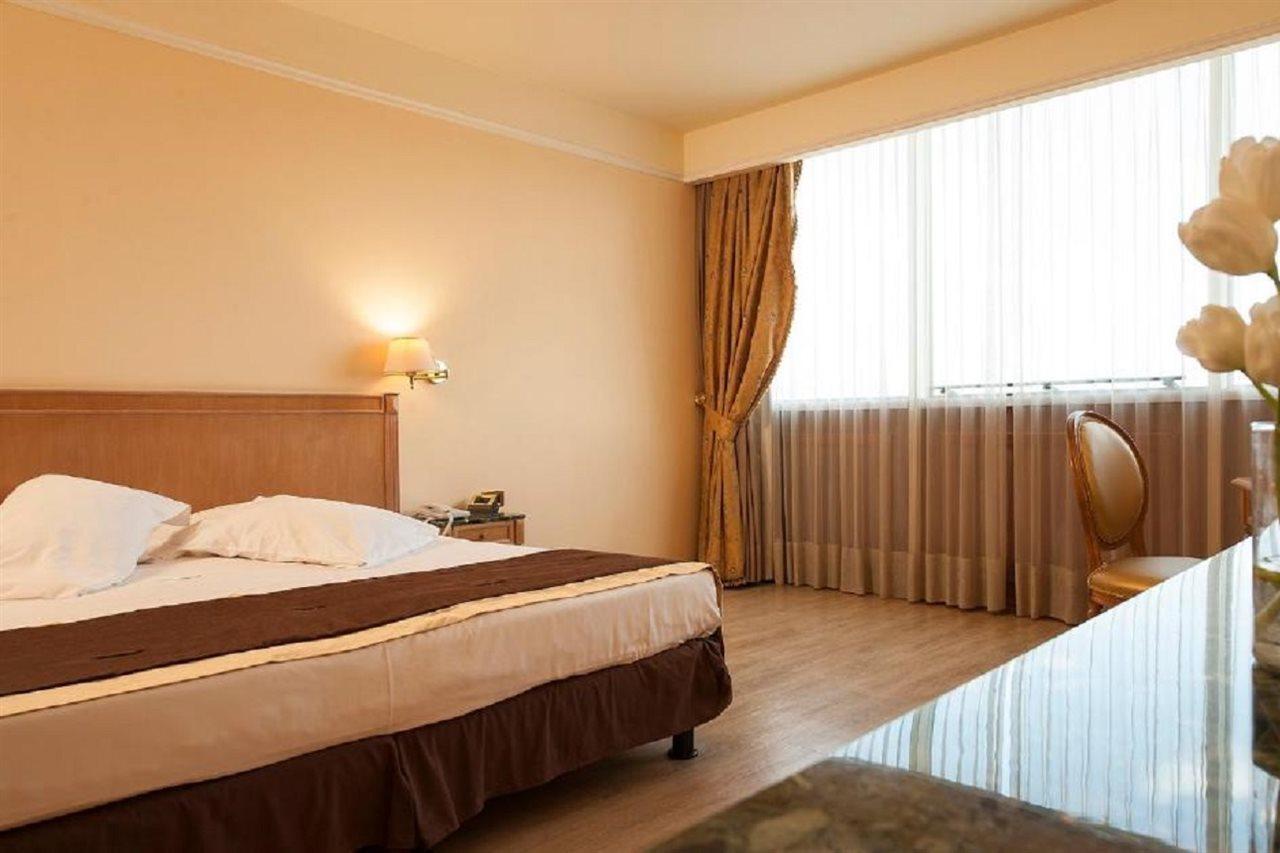 Shg De La Hotel 4*