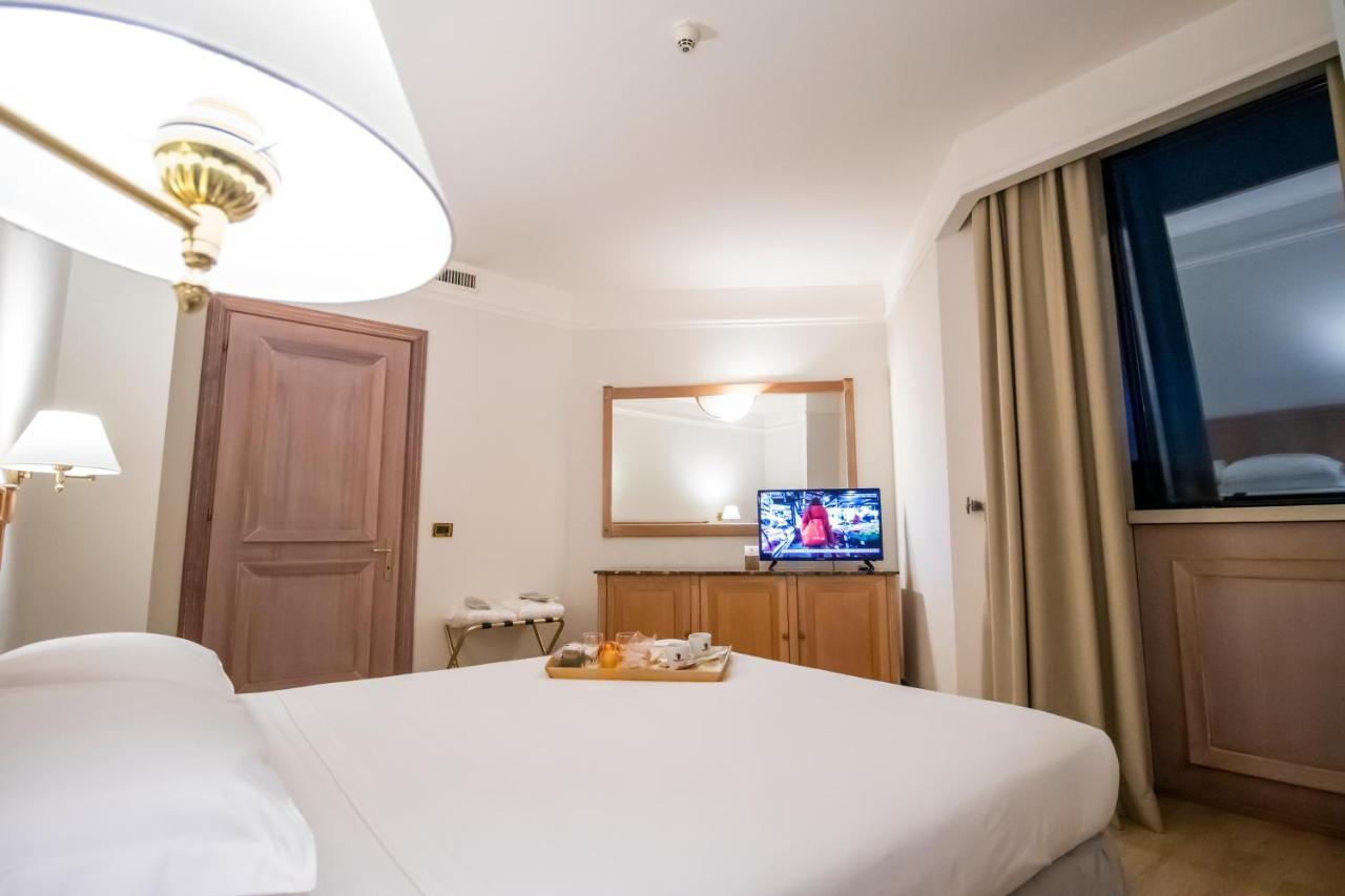 Shg De La Hotel 4*