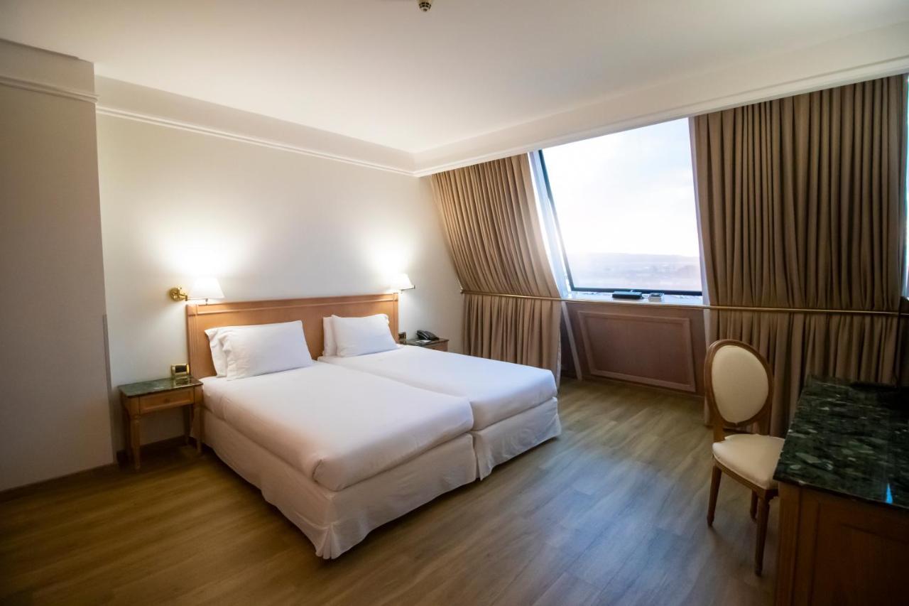 Hotel Shg De La 4*