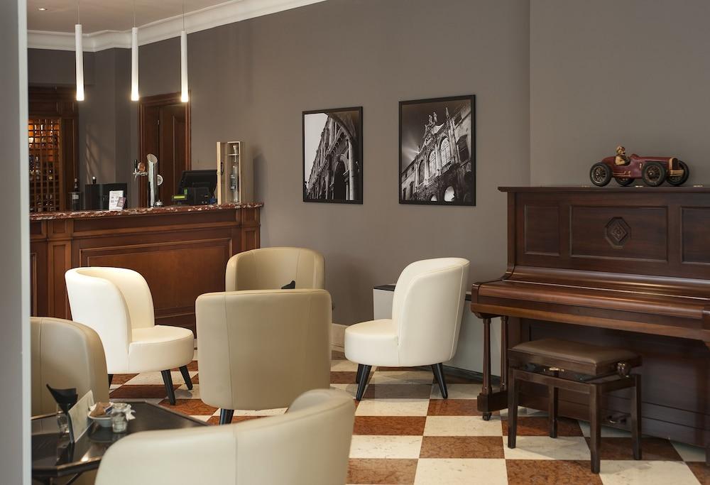 Hotel Shg De La 4*