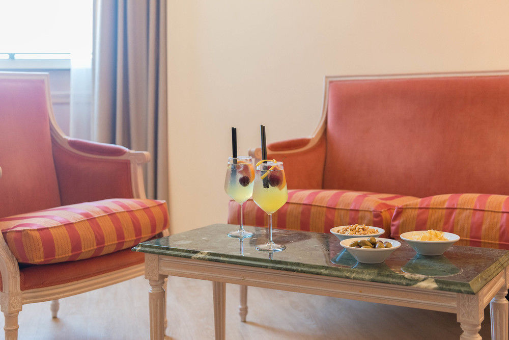 Hotel Shg De La 4*