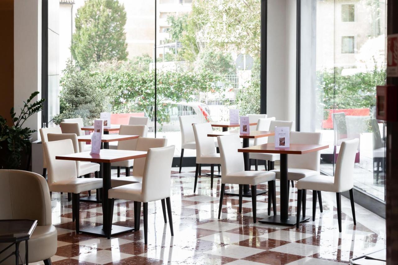 Shg De La Hotel